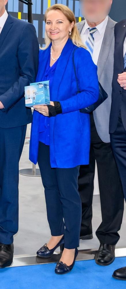 24P Austrian Business Granny HUT Slut