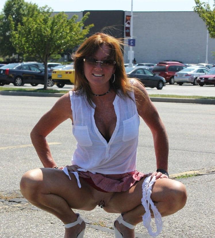 8P moms friend loves flashing