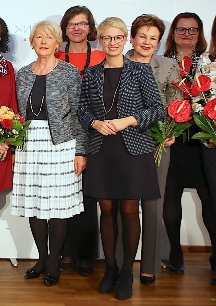 25P Doris Hummer - Austrian MILF Politician in Pantyhose