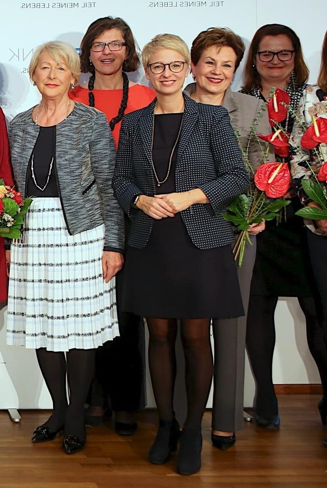 25P Doris Hummer - Austrian MILF Politician in Pantyhose