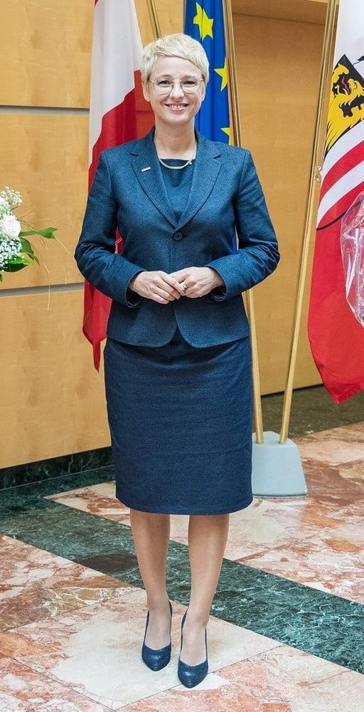 25P Doris Hummer - Austrian MILF Politician in Pantyhose