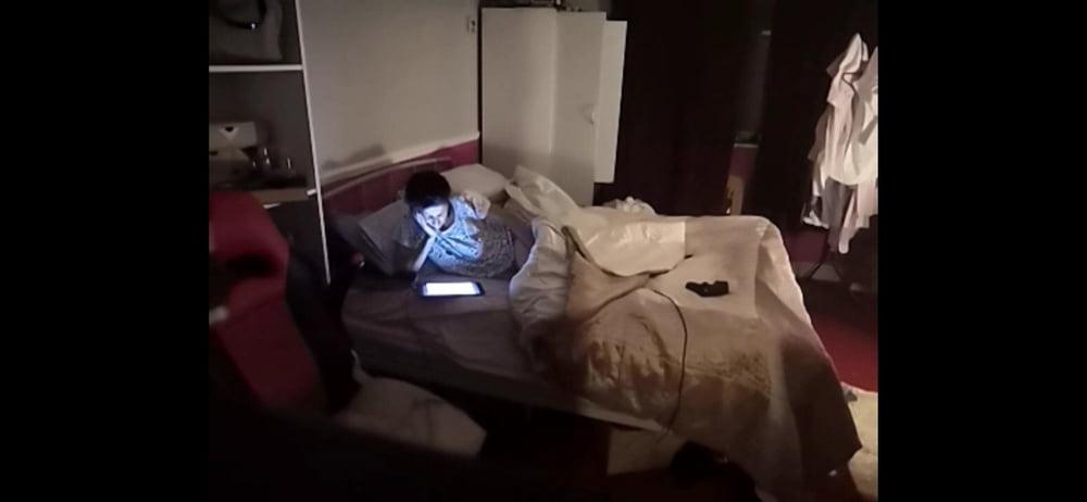 6P Mom spy cam