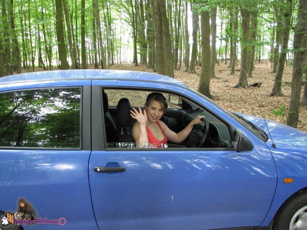 19P CINDY CAR IN WOODS