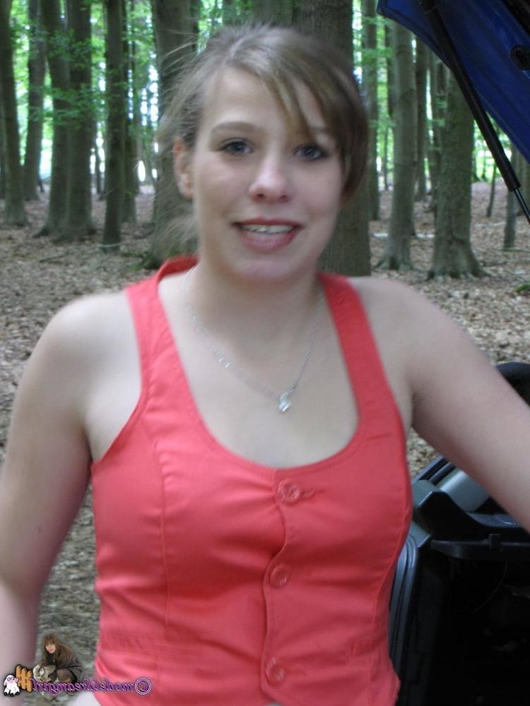 19P CINDY CAR IN WOODS