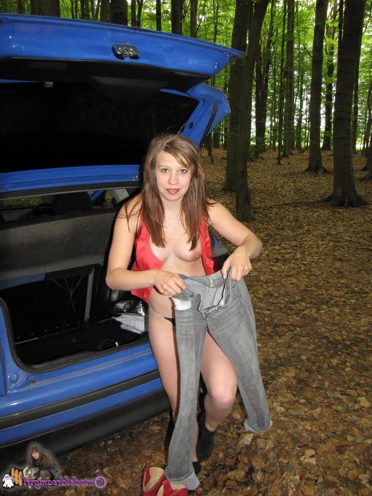 19P CINDY CAR IN WOODS