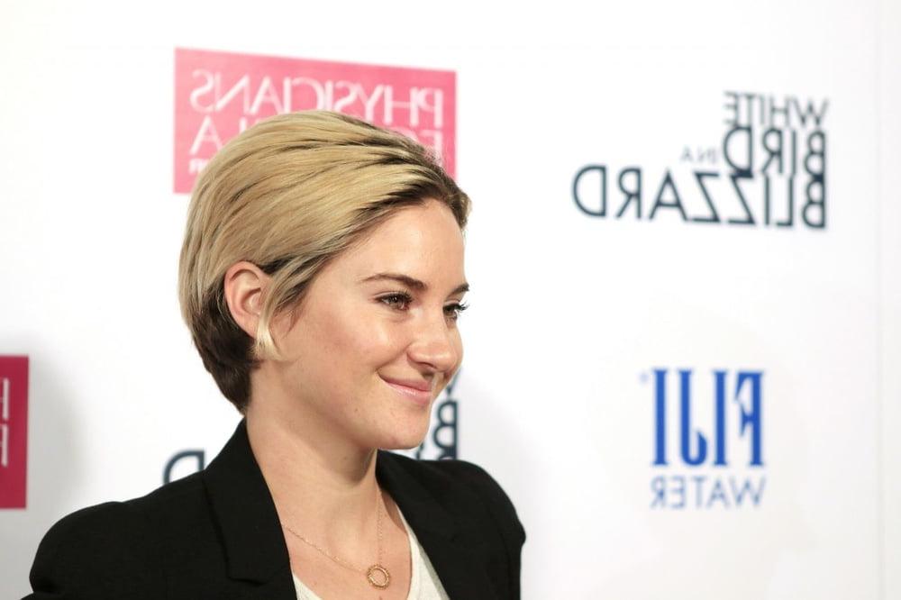 25P Shailene woodley stop playing games with my heart.