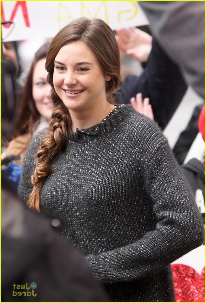 25P Shailene woodley stop playing games with my heart.