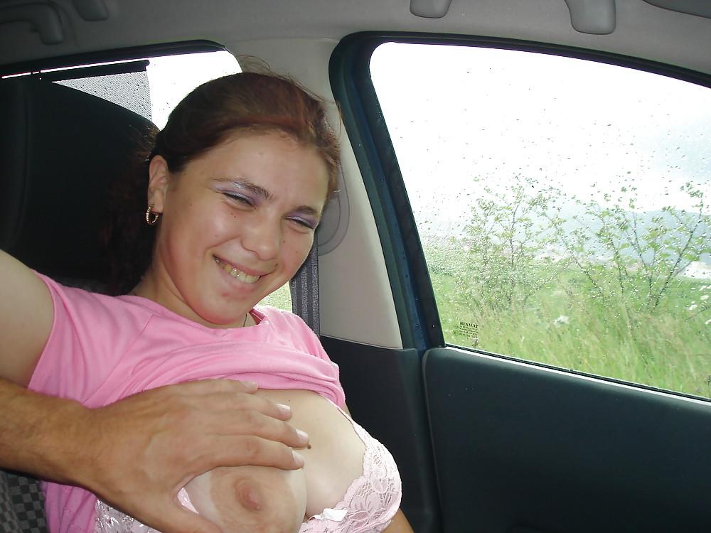 25P Mollige Frau im Auto