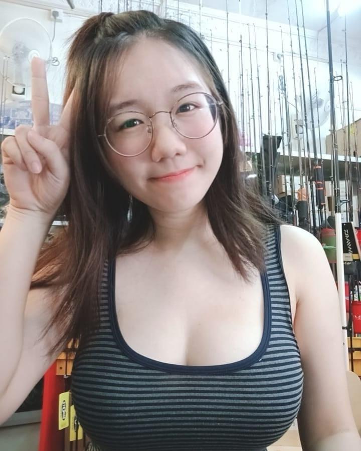 20P leaked pics of the shy girl Vivian's slutty side