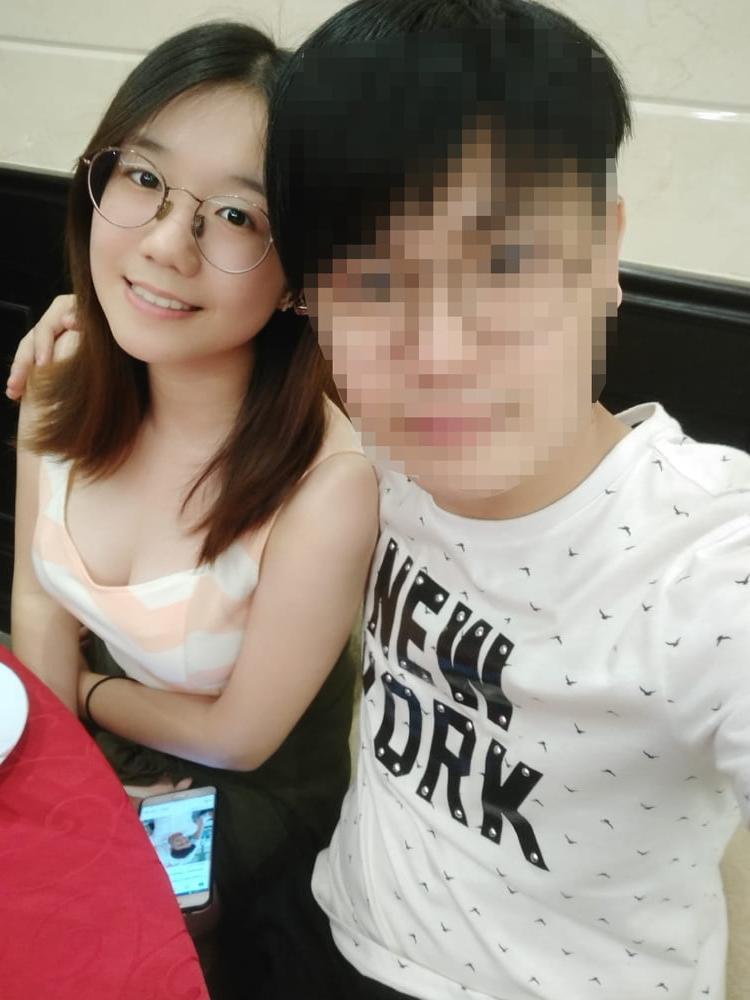 20P leaked pics of the shy girl Vivian's slutty side