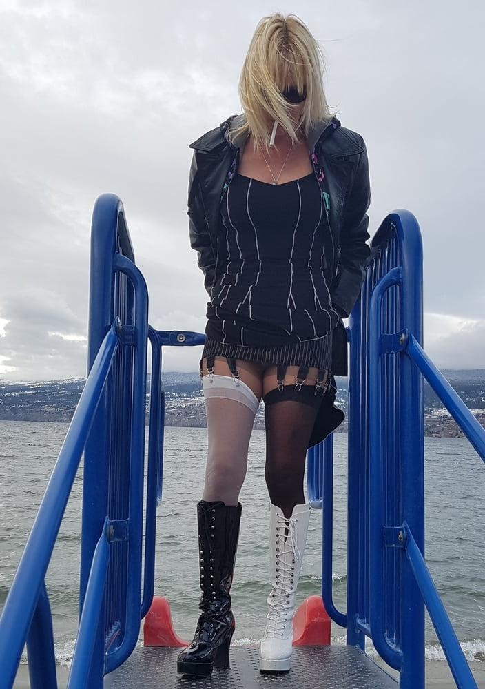 25P Leg show