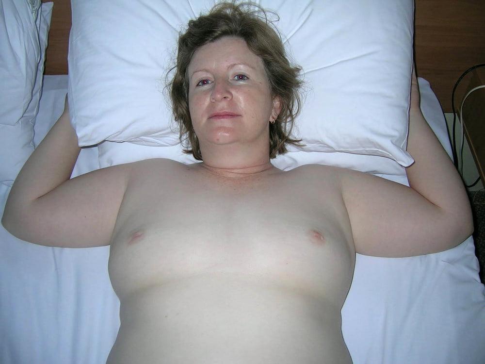 25P the next door housewife