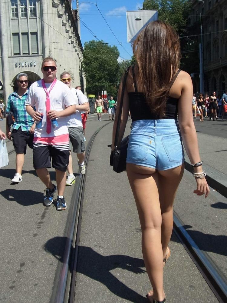 15P Billige Fotzen in Shorts