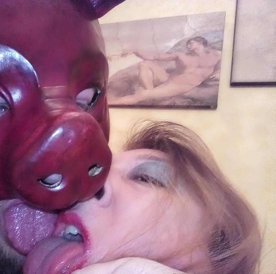 11P Veronica Rossi &amp; Amalia Valentine's Double Blowjob
