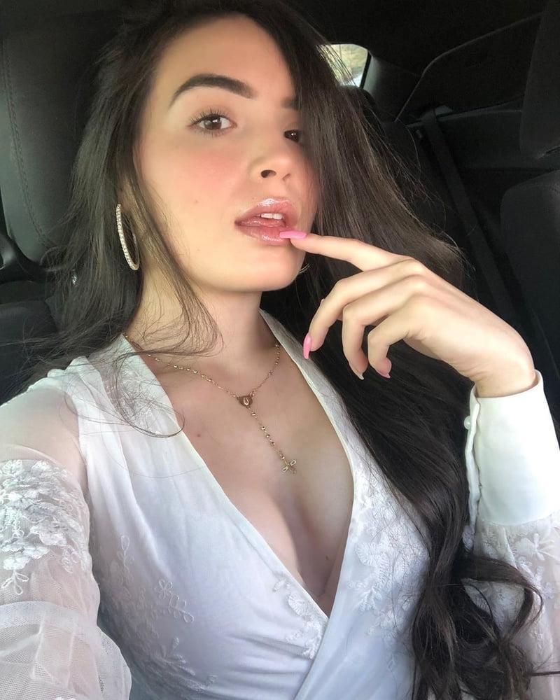 25P Hot latin MILF who likes double anal drilling photo's (1)