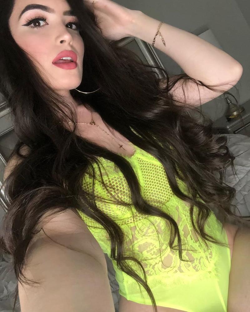 25P Hot latin MILF who likes double anal drilling photo's (1)