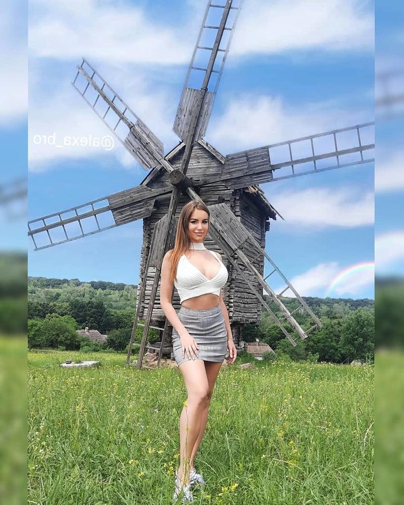 25P Hot ukrainian gril who likes double anal showing her body 1