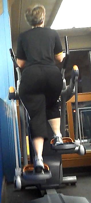 9P Big Booty Granny in the Gym