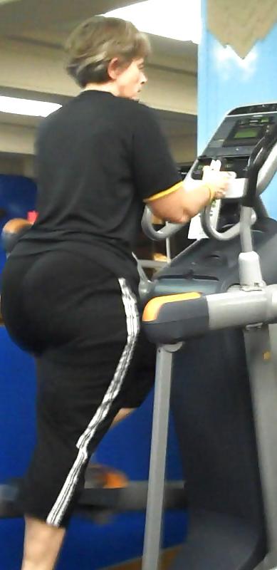 9P Big Booty Granny in the Gym