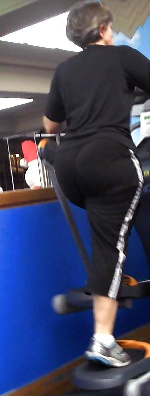 9P Big Booty Granny in the Gym