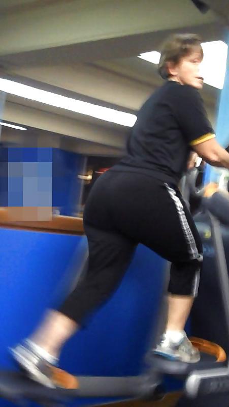 9P Big Booty Granny in the Gym