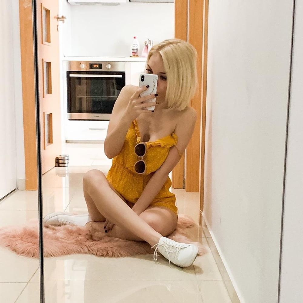 25P Hot ukrainian gril who likes double anal showing her body 2