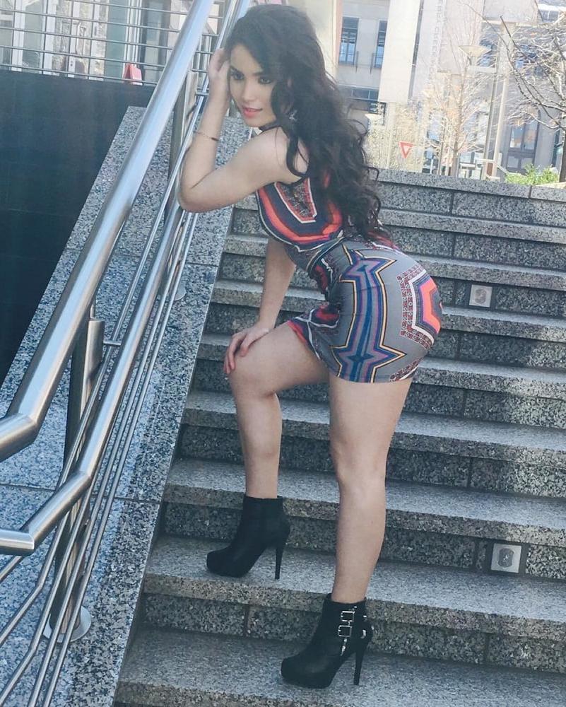 25P Hot latin MILF who likes double anal drilling photo's (5)