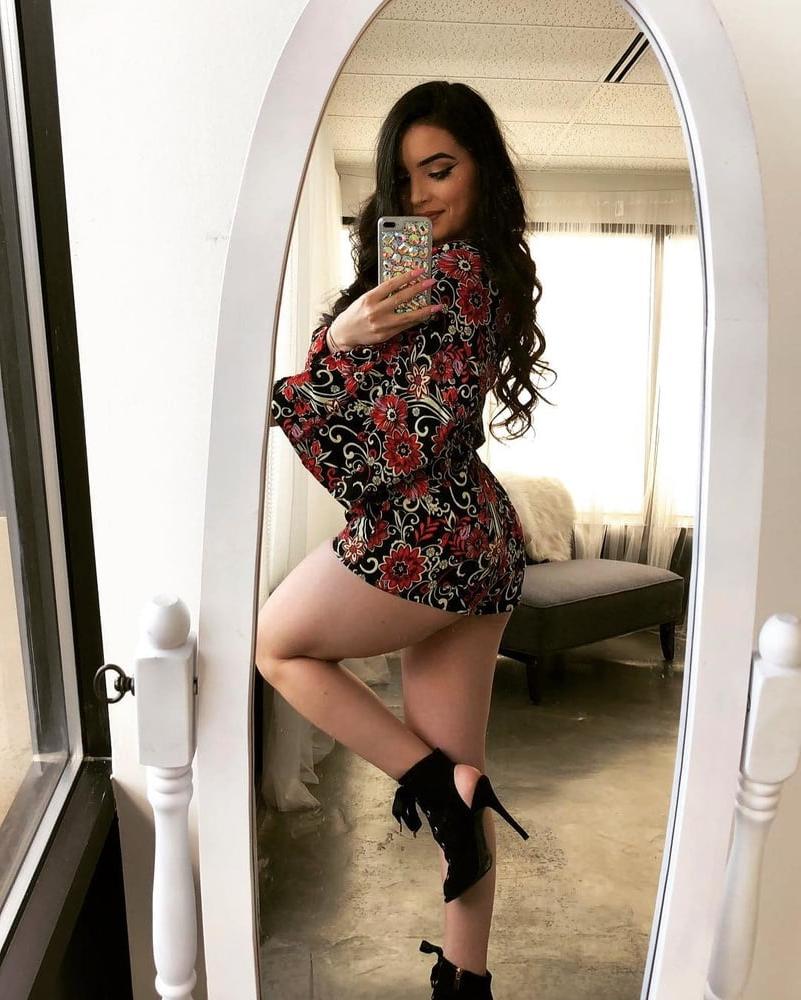 25P Hot latin MILF who likes double anal drilling photo's (3)
