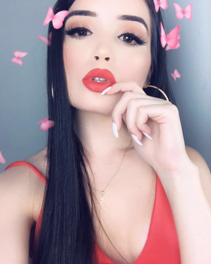 25P Hot latin MILF who likes double anal drilling photo's (3)