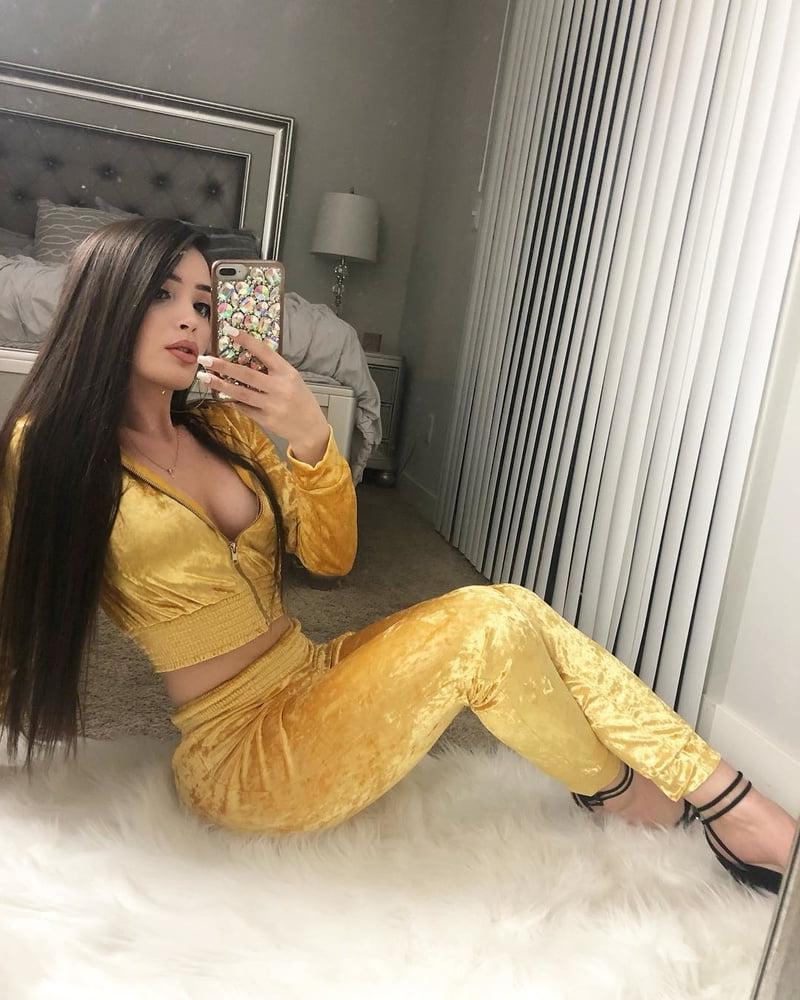 25P Hot latin MILF who likes double anal drilling photo's (3)