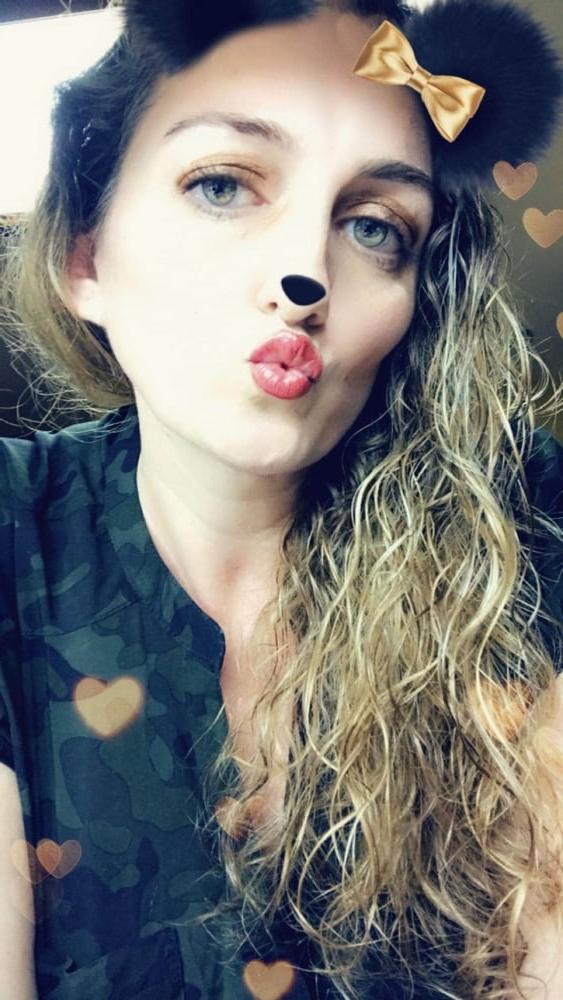 25P Lonely Horny white Housewife Selfies