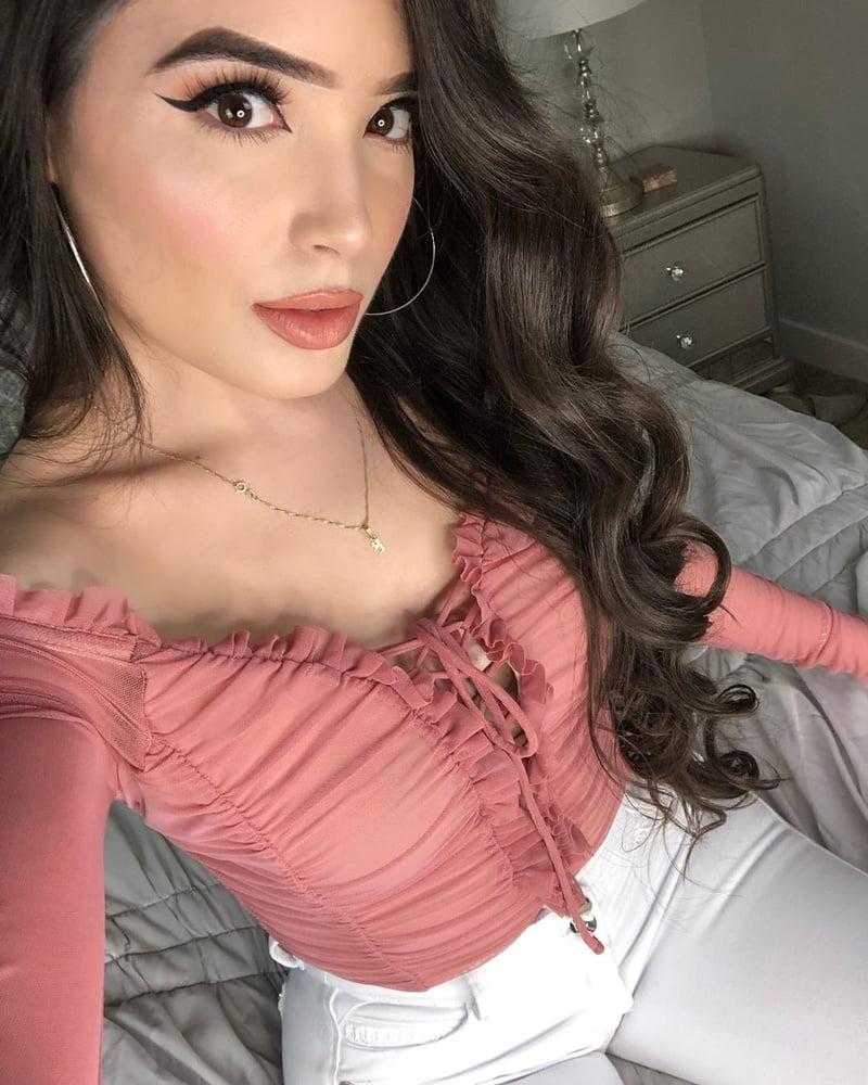 25P Hot latin MILF who likes double anal drilling photo's (2)