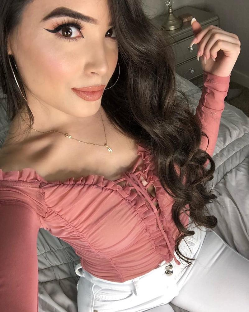 25P Hot latin MILF who likes double anal drilling photo's (2)