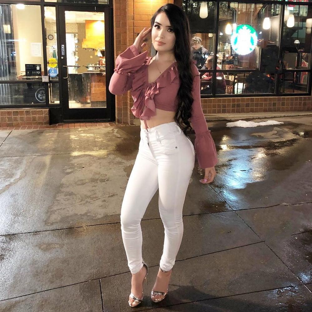 25P Hot latin MILF who likes double anal drilling photo's (2)