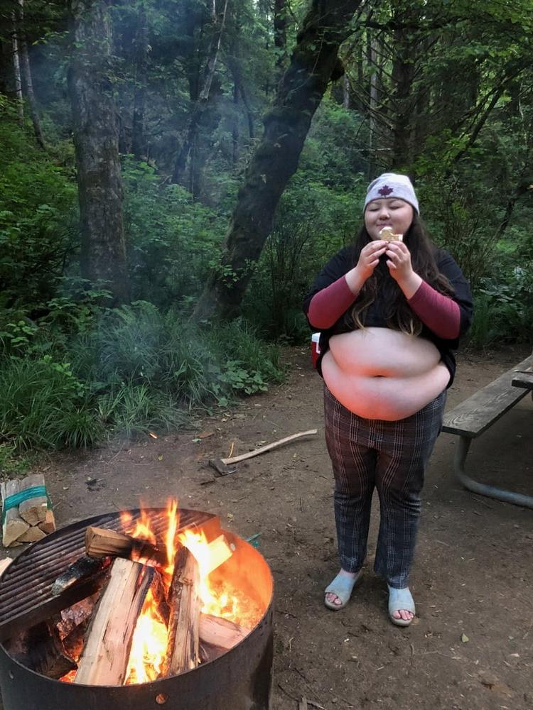 25P Sexy Fat Asian Girl With A Big Belly