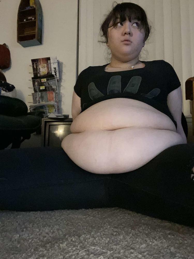 25P Sexy Fat Asian Girl With A Big Belly