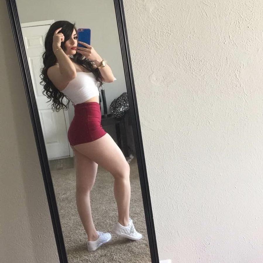 25P Hot latin MILF who likes double anal drilling photo's (4)