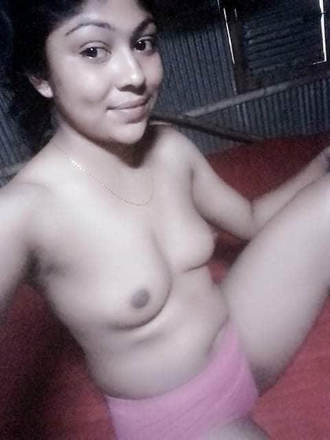 9P Bangladeshi Girl showing tits to Boy friend