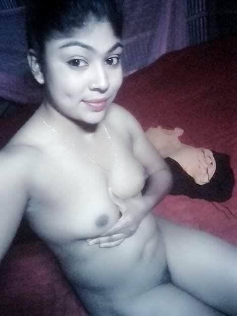 9P Bangladeshi Girl showing tits to Boy friend
