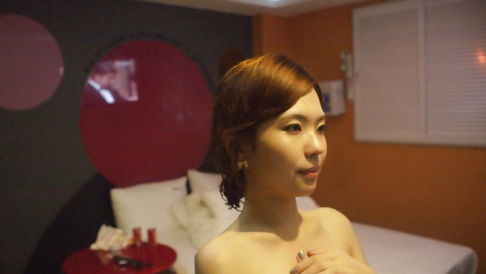 25P Korean couple