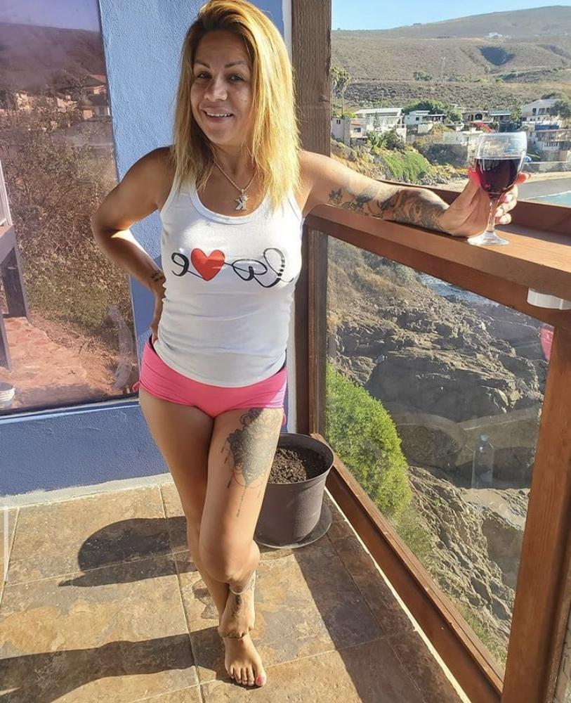 25P Sexy Latina Cougar
