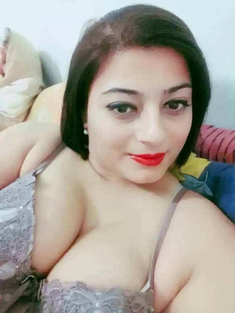 24P Newly married Turkish couple