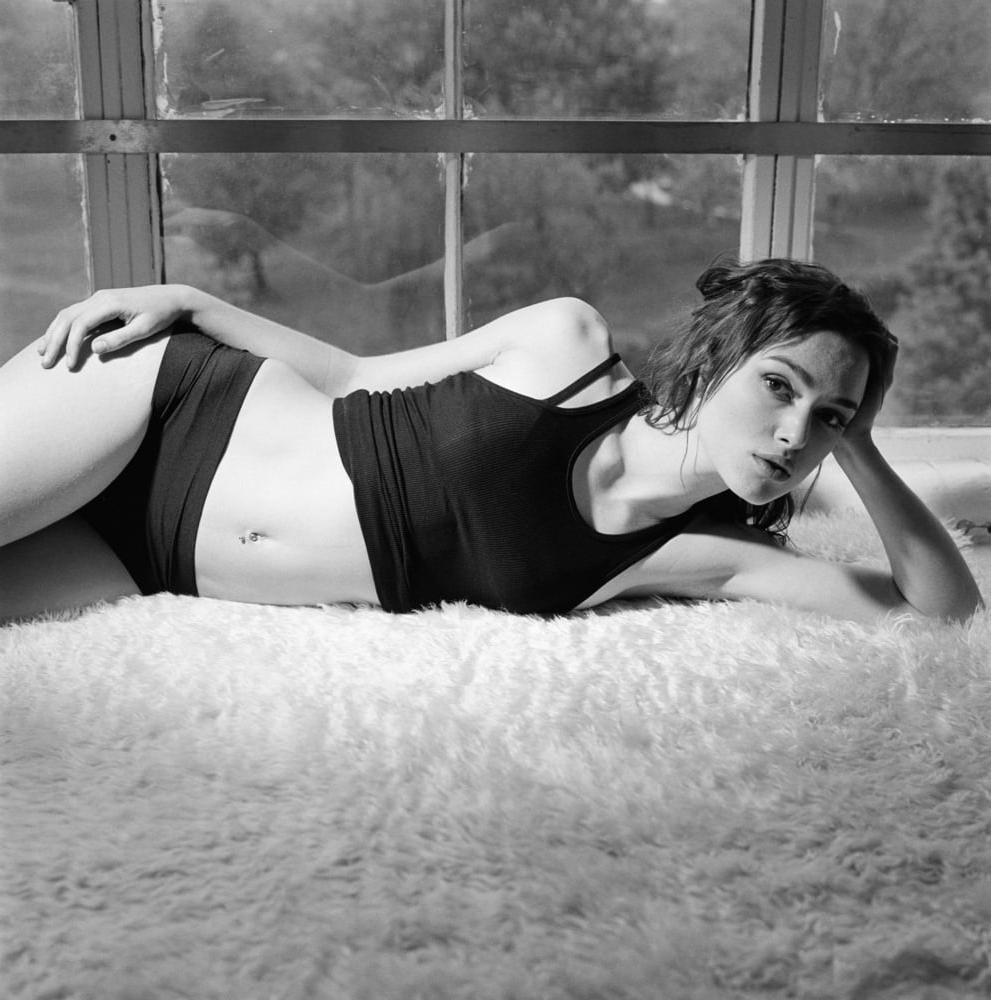 18P Keira Knightley- Hot pants!