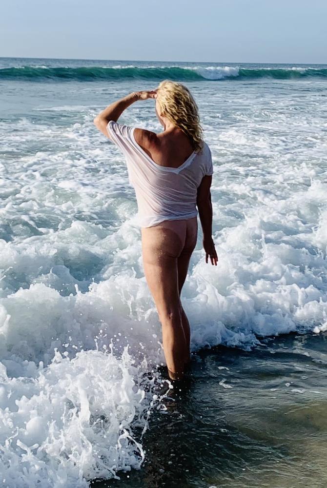 9P Naked Beach Blonde Cougar