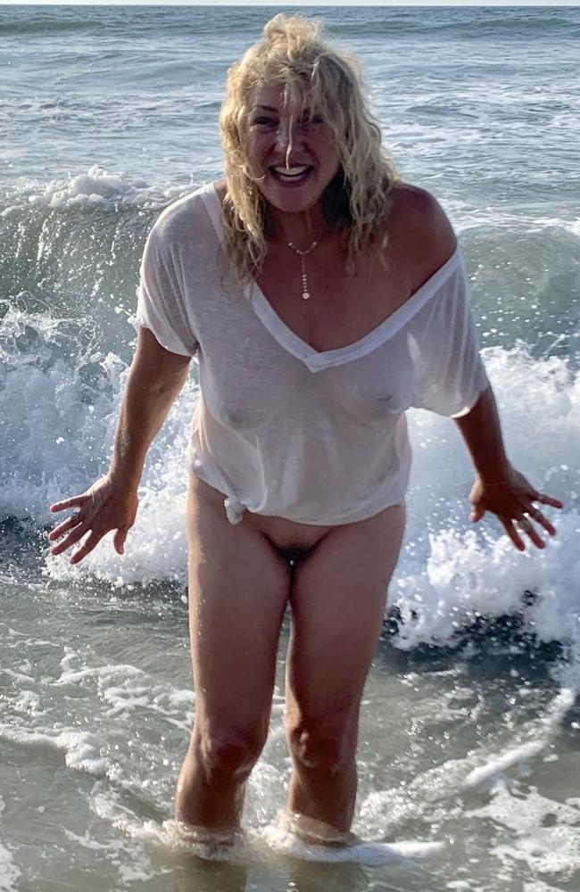 9P Naked Beach Blonde Cougar