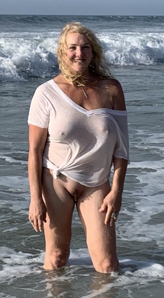 9P Naked Beach Blonde Cougar