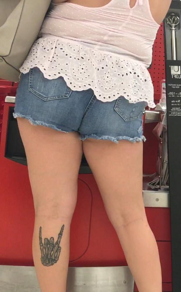 25P Sexy ass blonde babe in tight shorts