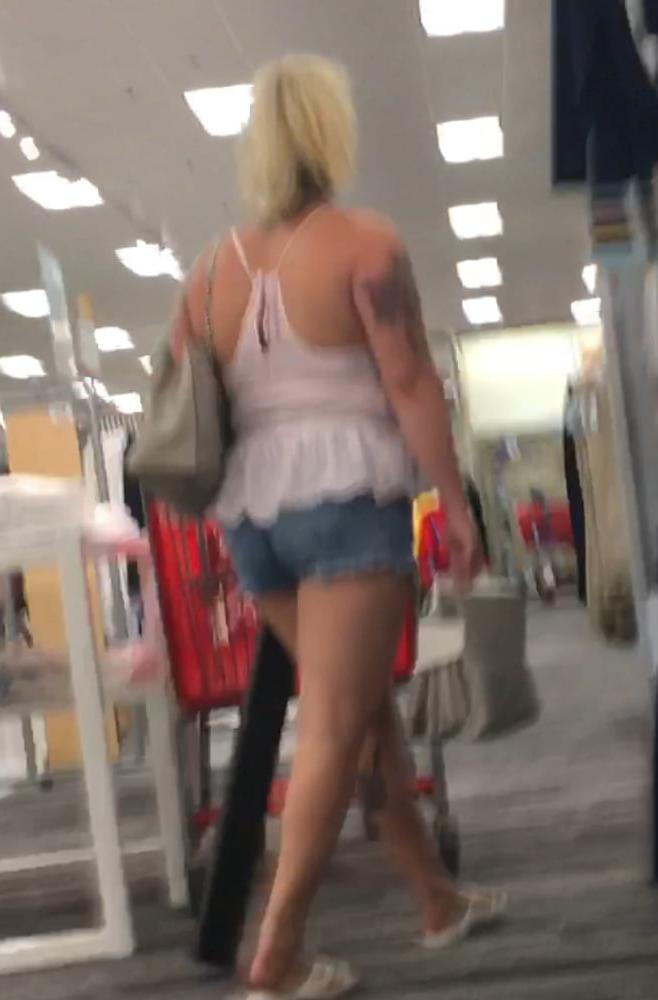 25P Sexy ass blonde babe in tight shorts