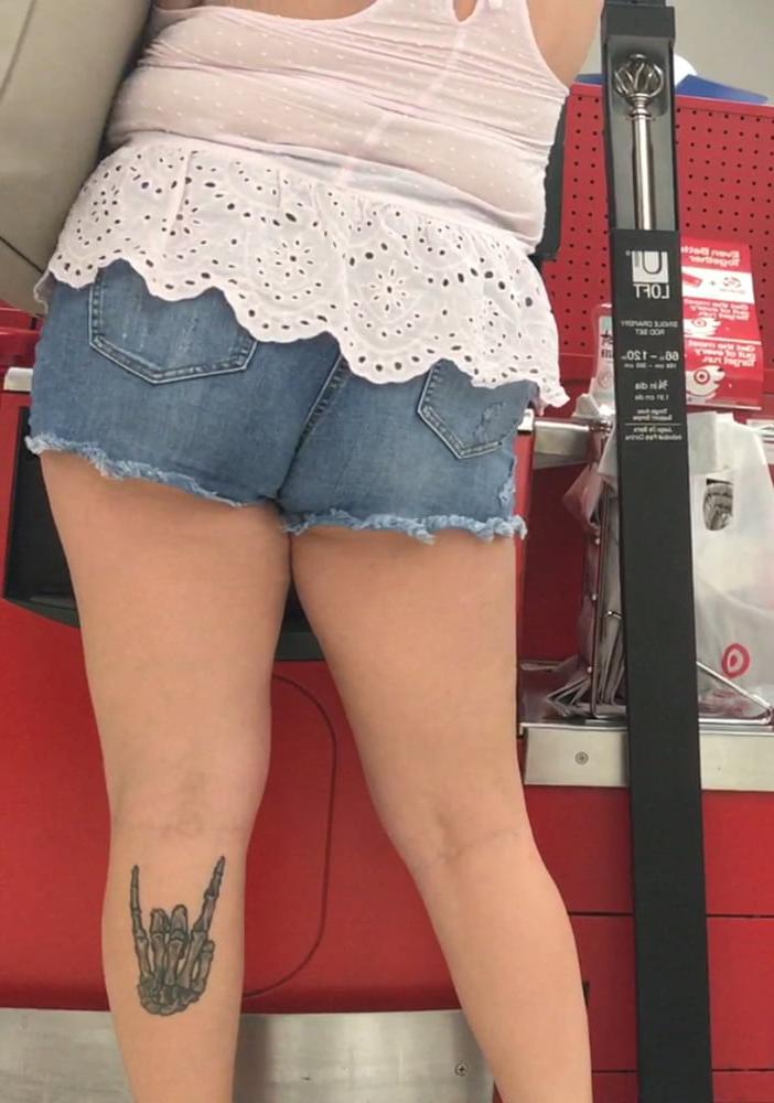 25P Sexy ass blonde babe in tight shorts