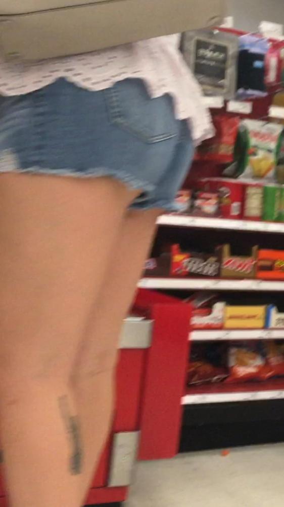 25P Sexy ass blonde babe in tight shorts